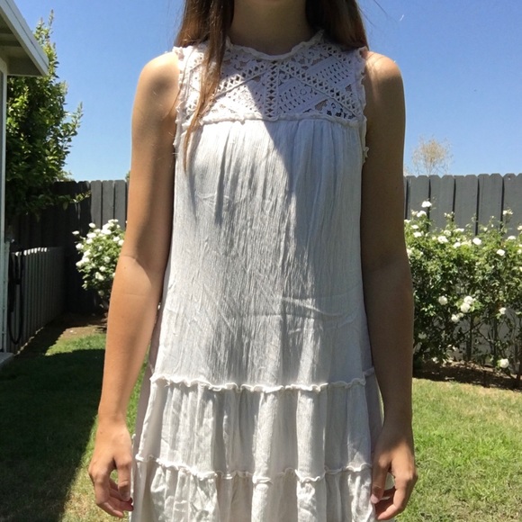 White laced and silky dress - Picture 2 of 4